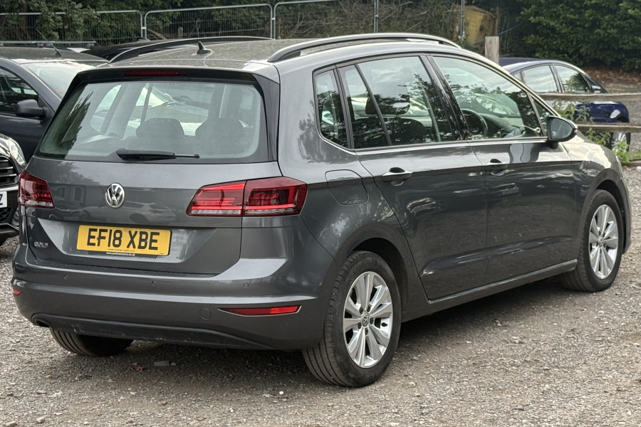 Volkswagen Golf SV  