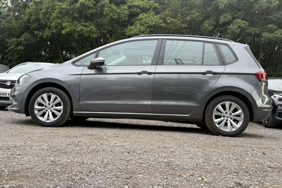 Volkswagen Golf SV  