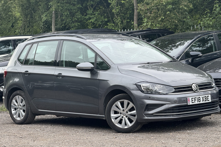 Volkswagen Golf SV  