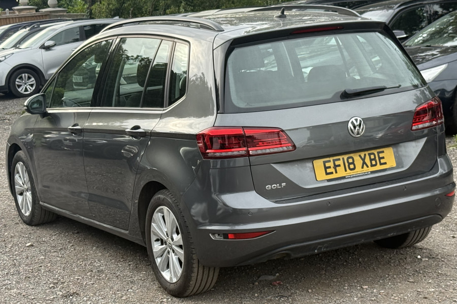Volkswagen Golf SV  