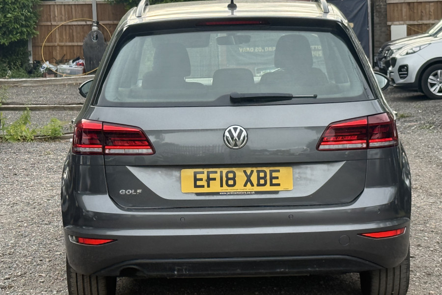 Volkswagen Golf SV  