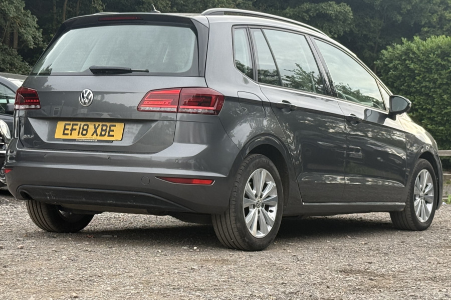 Volkswagen Golf SV  