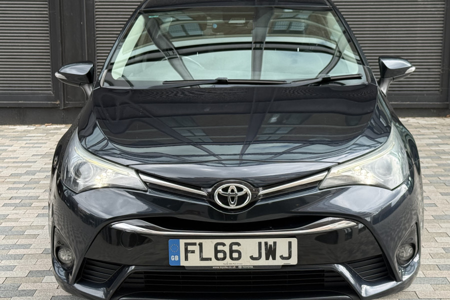 Toyota Avensis Verso 