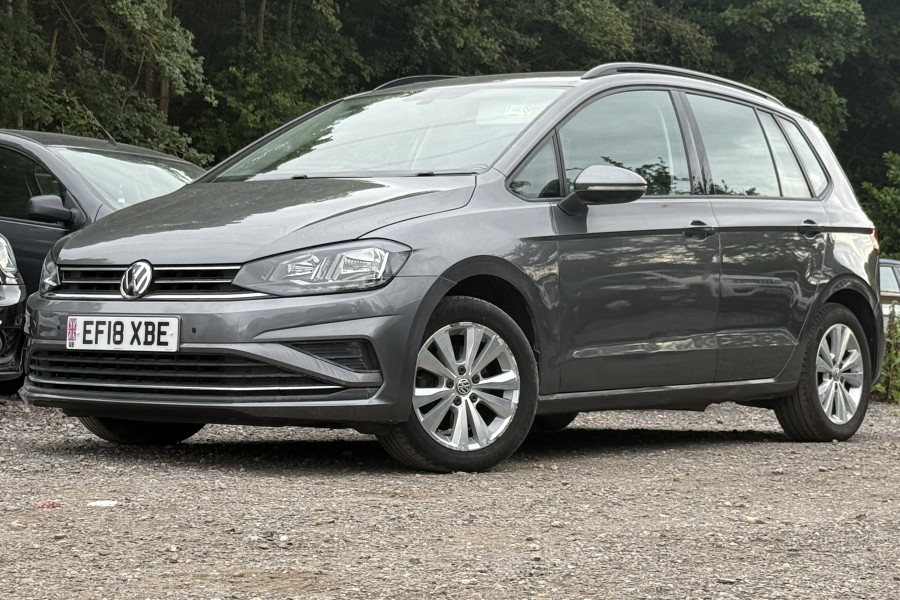 Volkswagen Golf SV  
